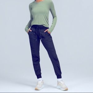 EUC! Lululemon Dancer Studio Mid-Rise Jogger - SZ 10, Black